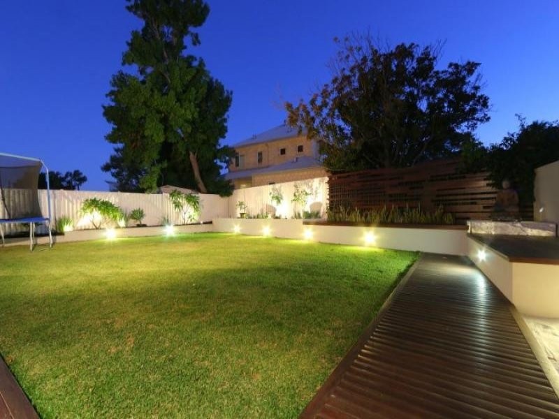 16 Calpin Cr, Attadale WA 6156