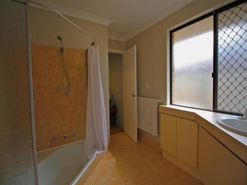 5 Challenger Drive, Thornlie WA 6108