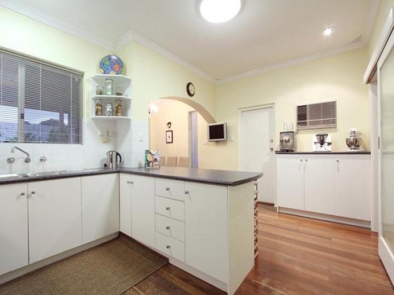 6 Lisa Place, Mount Pleasant WA 6153