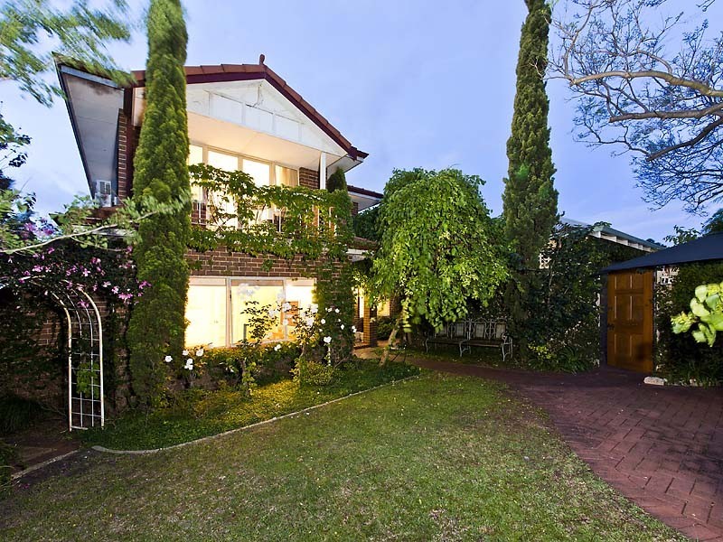 25 Doney Street, Alfred Cove WA 6154