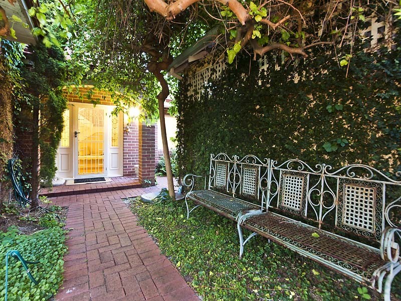 25 Doney Street, Alfred Cove WA 6154