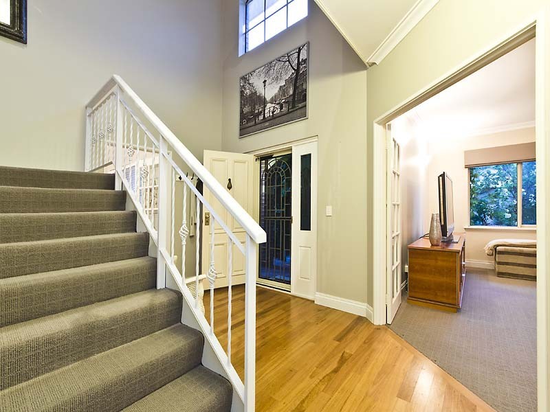 25 Doney Street, Alfred Cove WA 6154