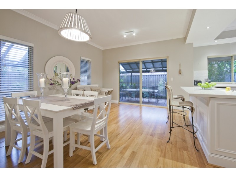 25 Doney Street, Alfred Cove WA 6154