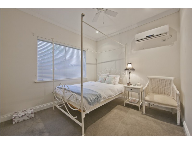 25 Doney Street, Alfred Cove WA 6154