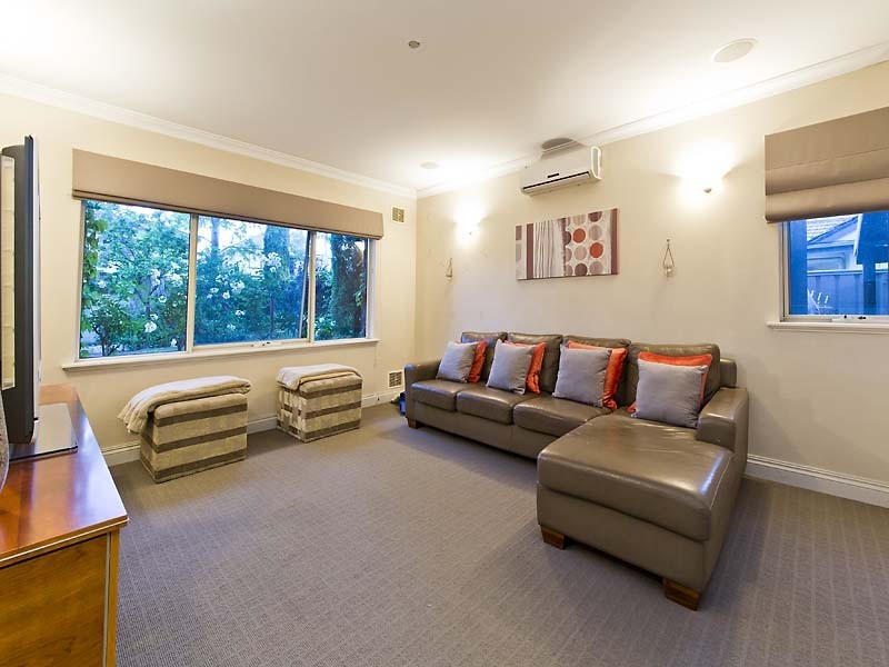 25 Doney Street, Alfred Cove WA 6154