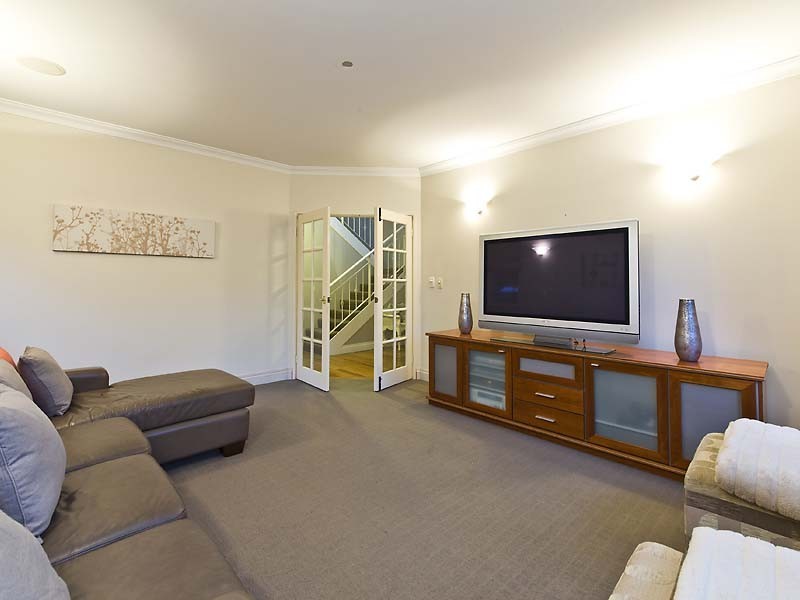 25 Doney Street, Alfred Cove WA 6154