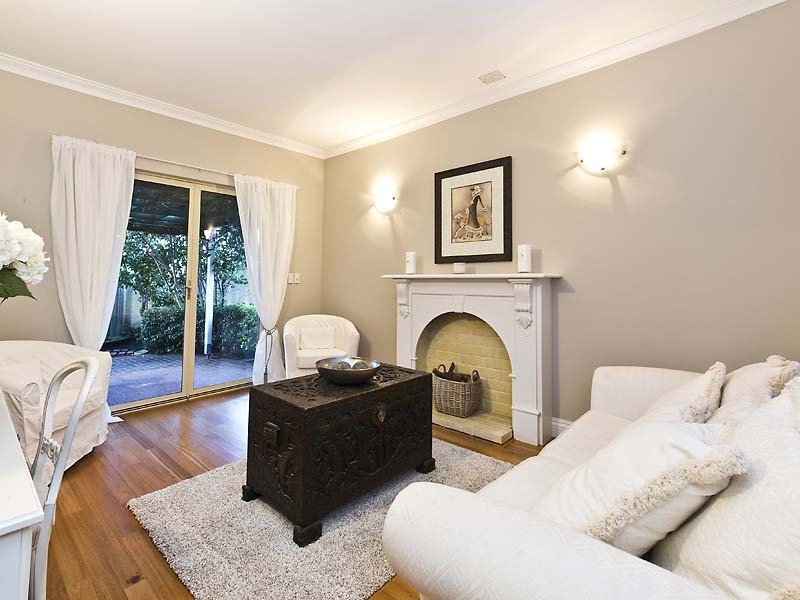 25 Doney Street, Alfred Cove WA 6154