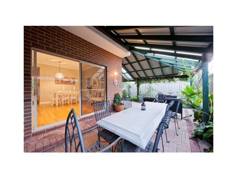 25 Doney Street, Alfred Cove WA 6154