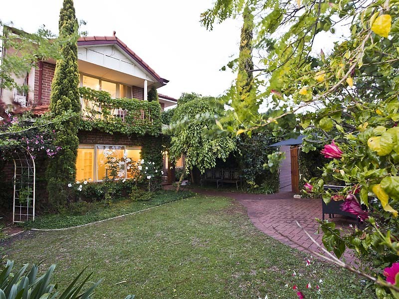 25 Doney Street, Alfred Cove WA 6154