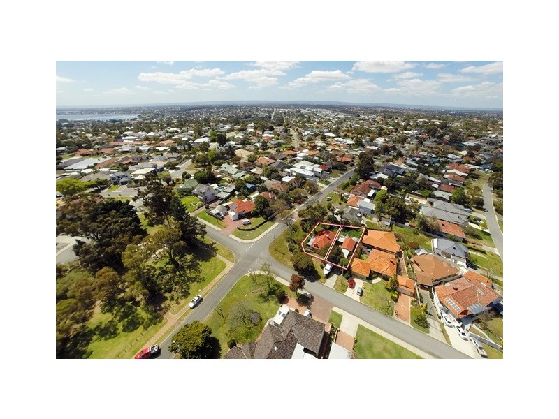 25 Redwood Crescent, Melville WA 6156