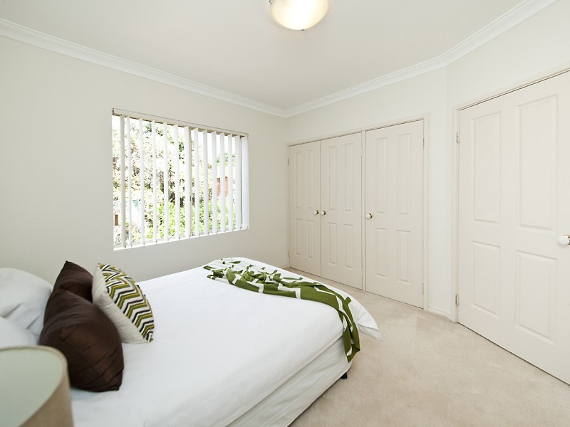 3/4 Henley Place, Attadale WA 6156