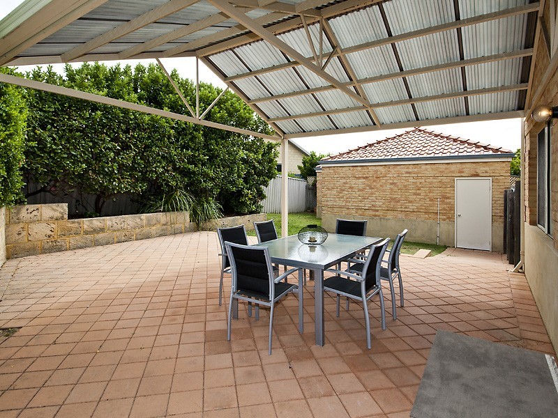 3/4 Henley Place, Attadale WA 6156