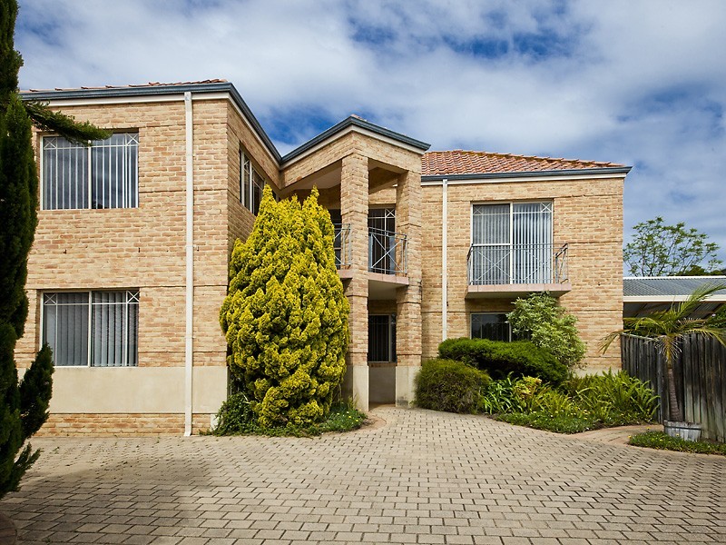 3/4 Henley Place, Attadale WA 6156