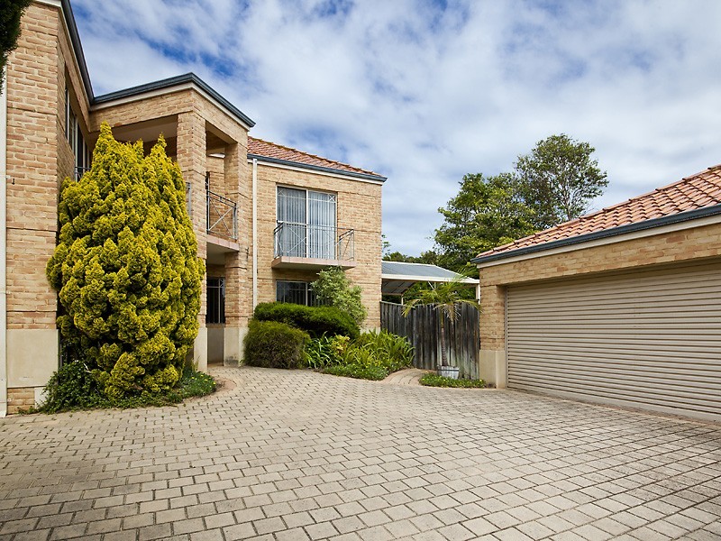 3/4 Henley Place, Attadale WA 6156