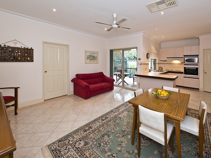 2/8 Forbes Road, Applecross WA 6153