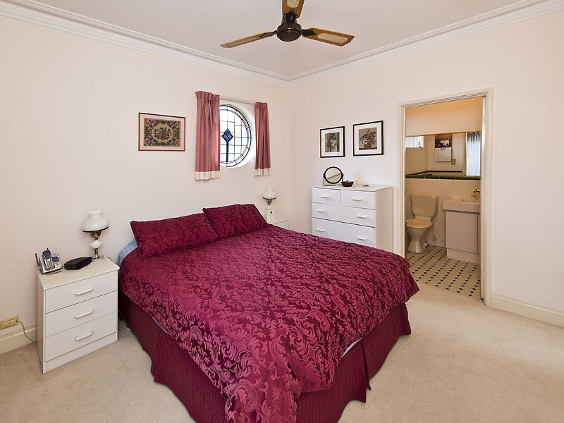 2/8 Forbes Road, Applecross WA 6153