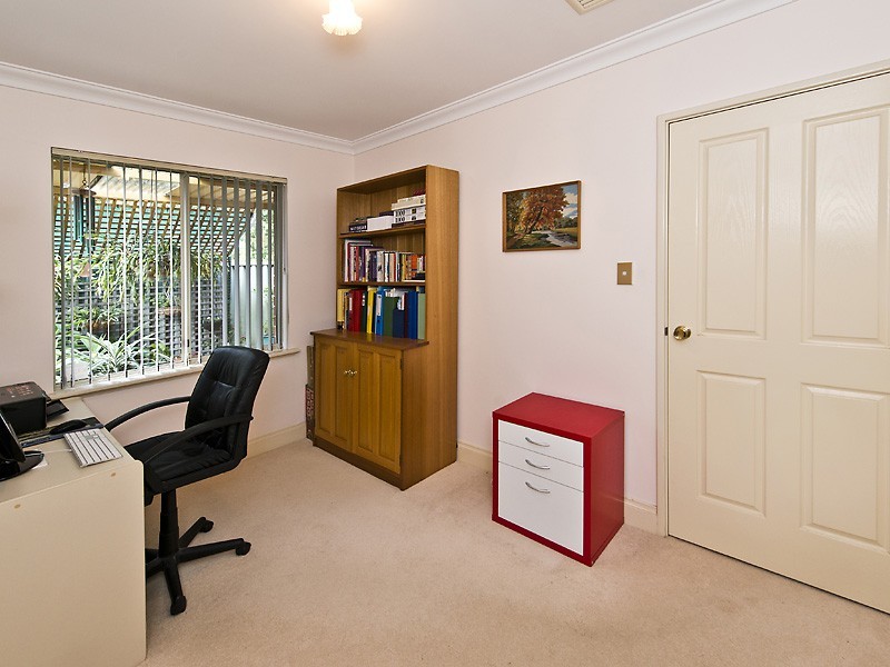 2/8 Forbes Road, Applecross WA 6153