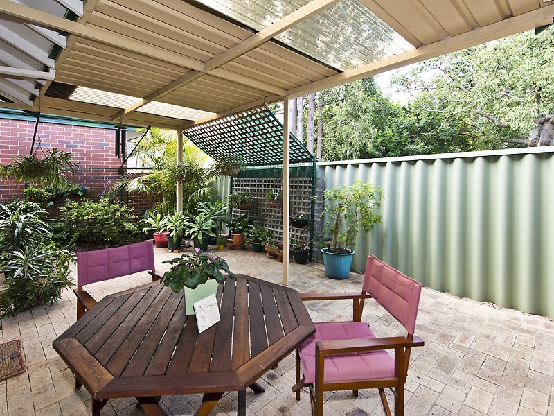 2/8 Forbes Road, Applecross WA 6153