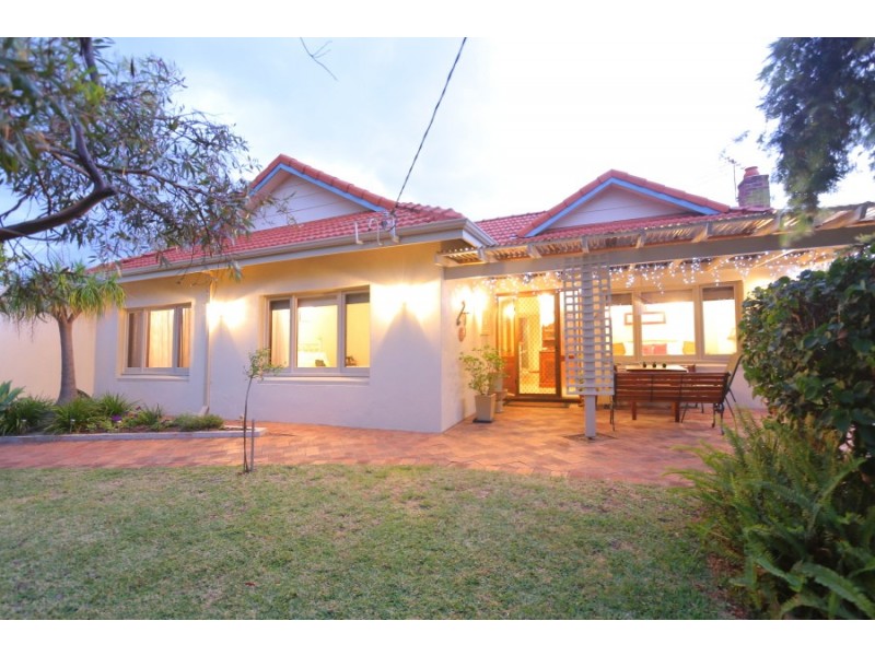 7 Kemmish Cres, Melville WA 6156