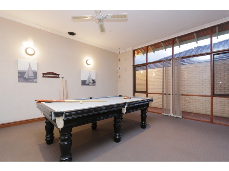 7 Kemmish Cres, Melville WA 6156