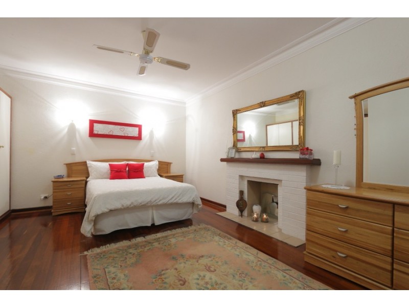 7 Kemmish Cres, Melville WA 6156