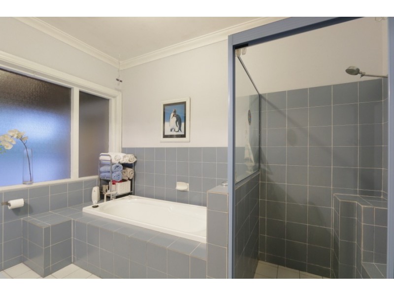 7 Kemmish Cres, Melville WA 6156