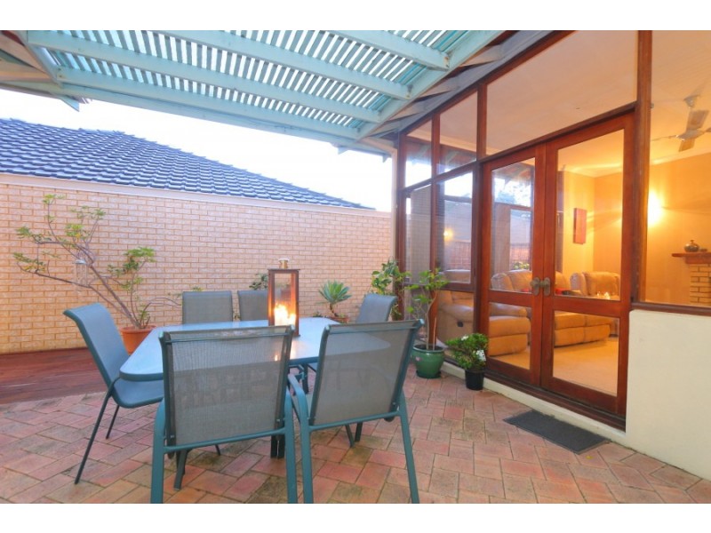 7 Kemmish Cres, Melville WA 6156