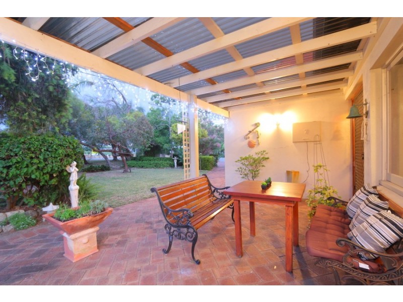 7 Kemmish Cres, Melville WA 6156