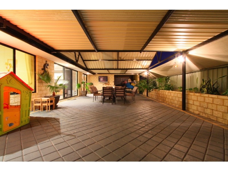 4 Calder Way, Atwell WA 6164