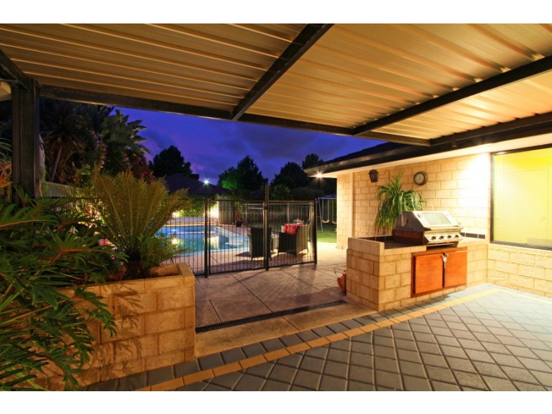 4 Calder Way, Atwell WA 6164