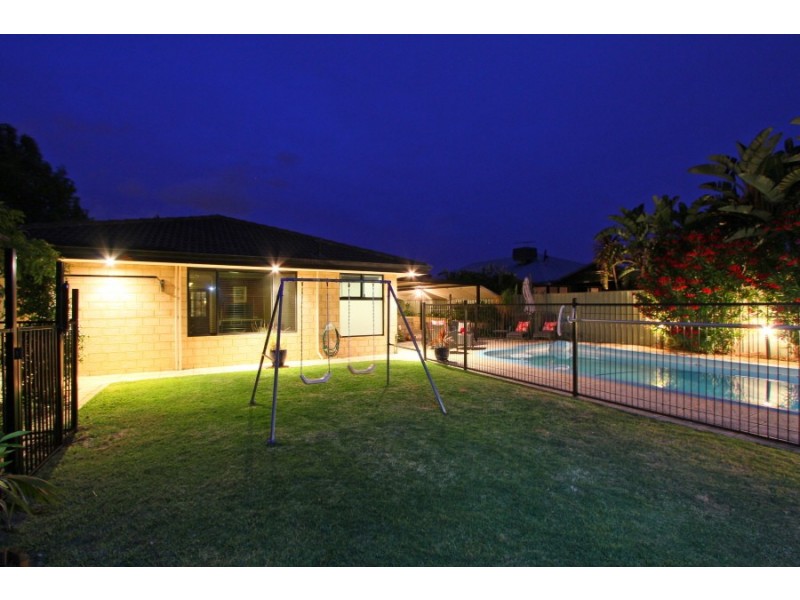 4 Calder Way, Atwell WA 6164