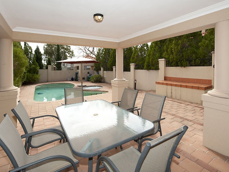 3/9 Tweeddale Road, Applecross WA 6153