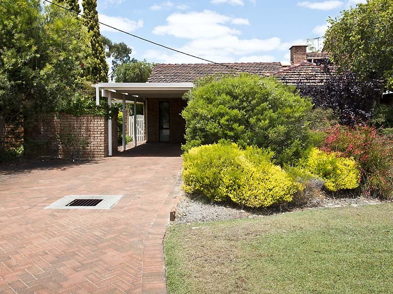 1/8 Earlston Way, Booragoon WA 6154