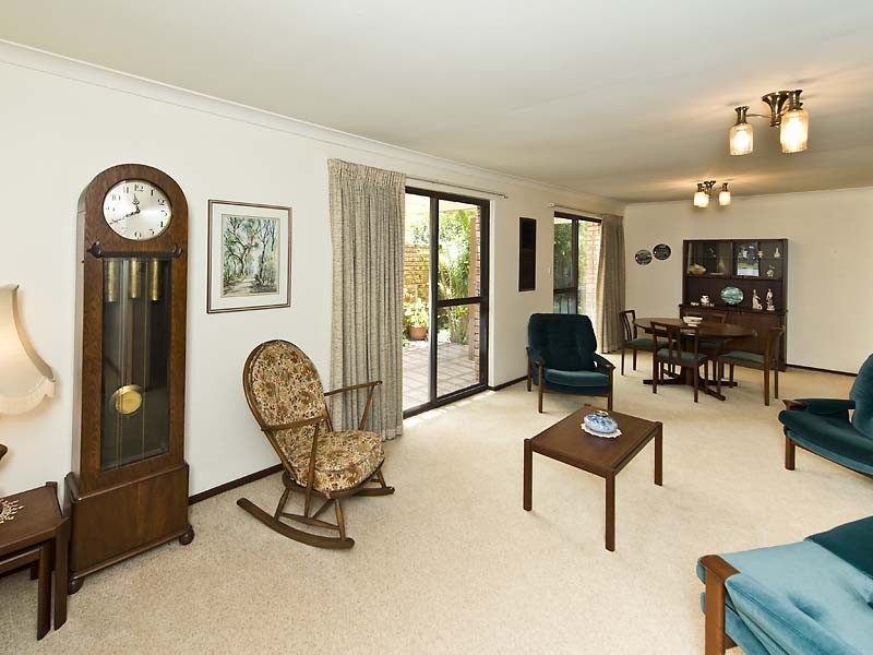 1/8 Earlston Way, Booragoon WA 6154