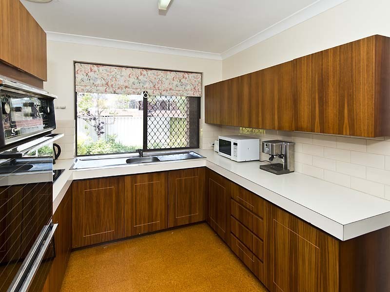 1/8 Earlston Way, Booragoon WA 6154