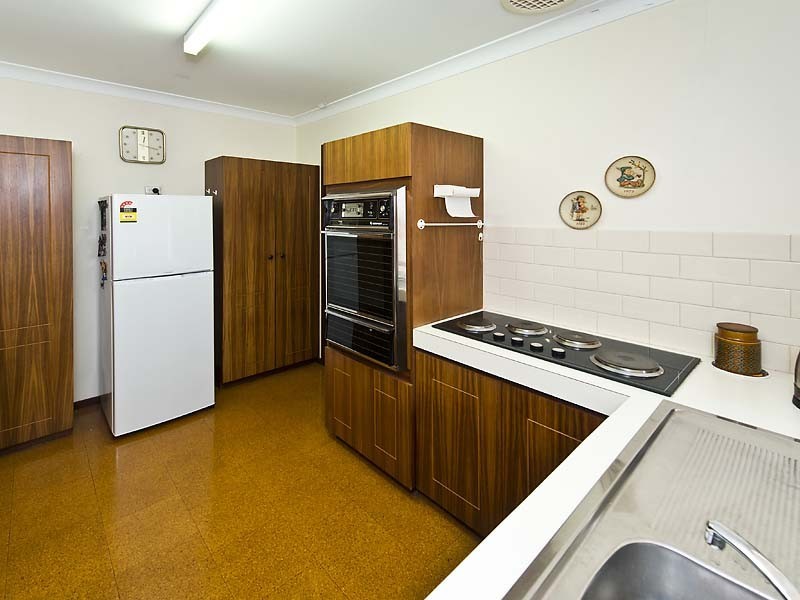 1/8 Earlston Way, Booragoon WA 6154