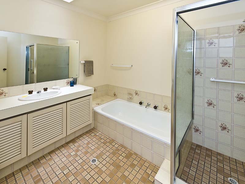 1/8 Earlston Way, Booragoon WA 6154