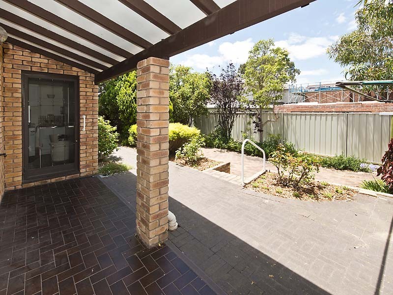 1/8 Earlston Way, Booragoon WA 6154
