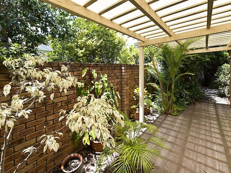 1/8 Earlston Way, Booragoon WA 6154