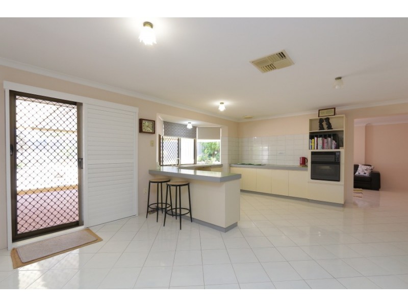 8 Chartwell Place, Leeming WA 6149