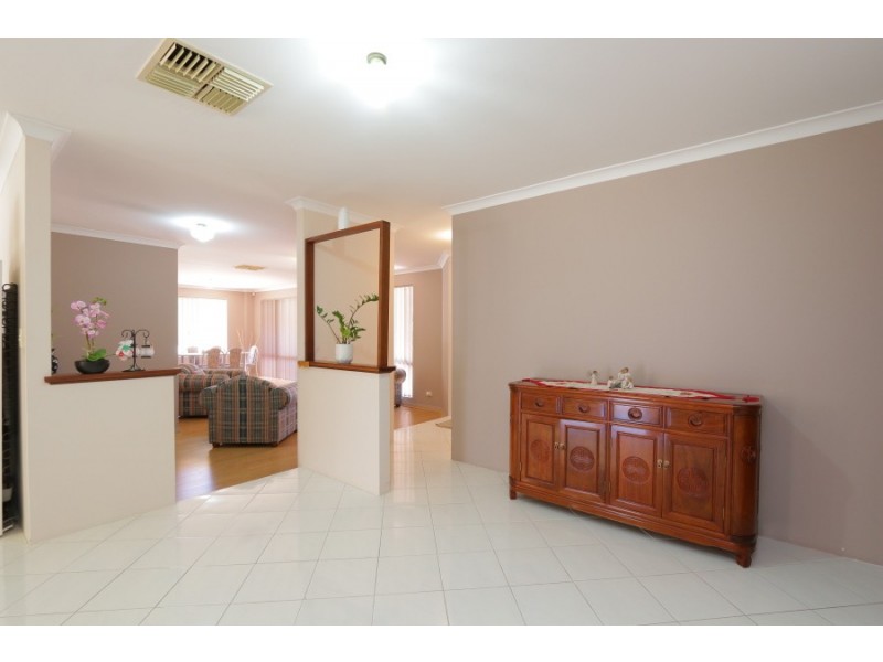 8 Chartwell Place, Leeming WA 6149