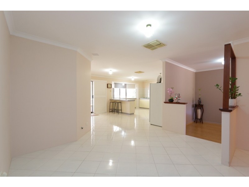 8 Chartwell Place, Leeming WA 6149