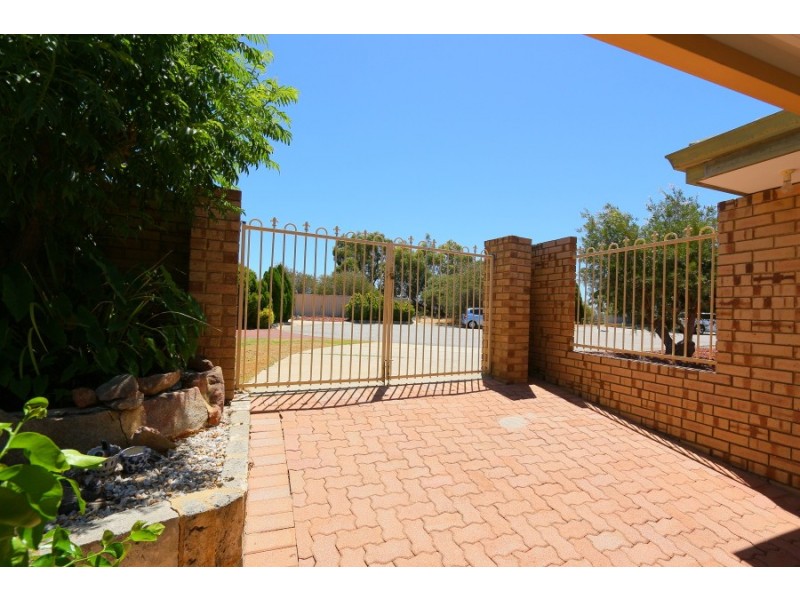 8 Chartwell Place, Leeming WA 6149