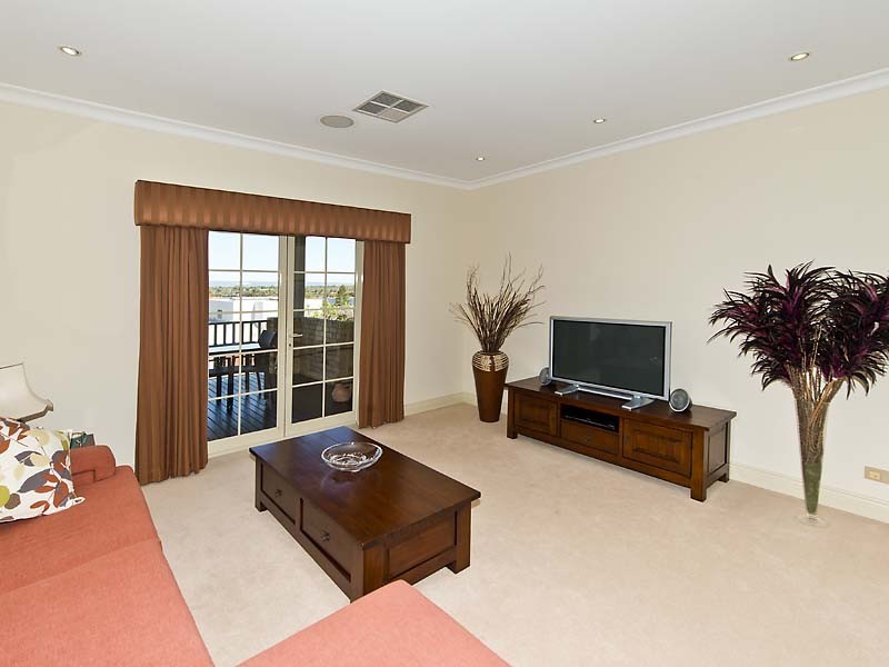 24 Mount View Terrace, Mount Pleasant WA 6153