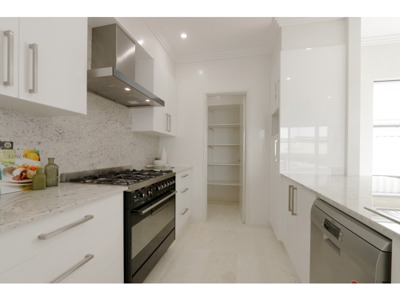 4 Dovedale Street, Harrisdale WA 6112