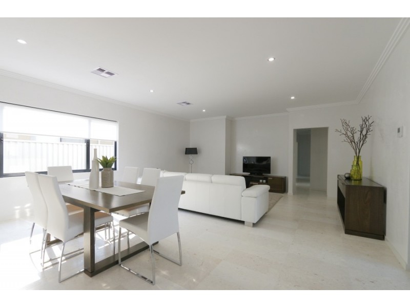 4 Dovedale Street, Harrisdale WA 6112