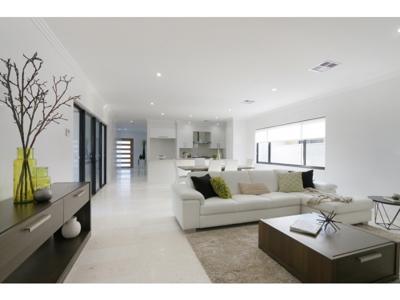 4 Dovedale Street, Harrisdale WA 6112