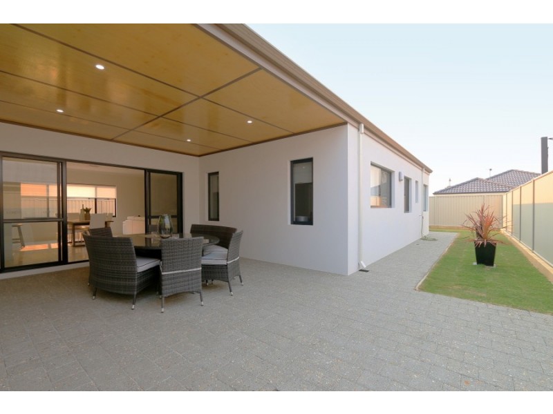 4 Dovedale Street, Harrisdale WA 6112