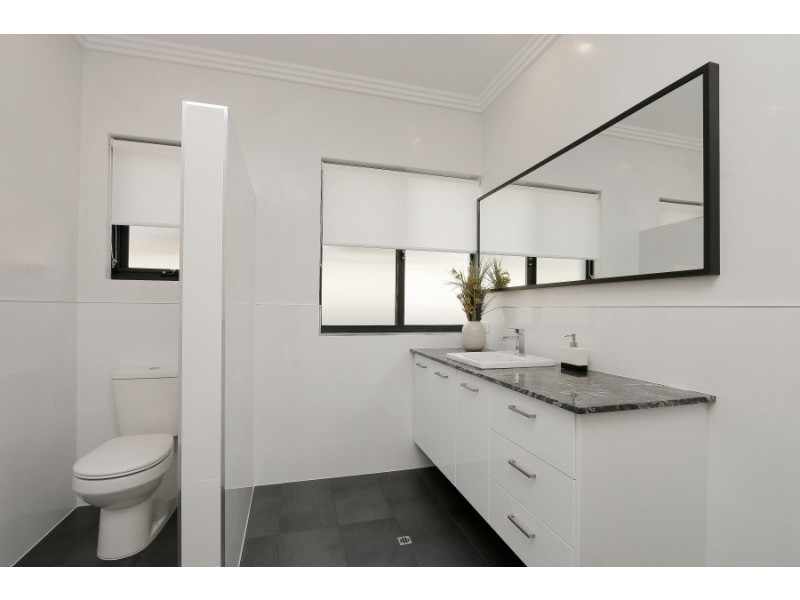 4 Dovedale Street, Harrisdale WA 6112