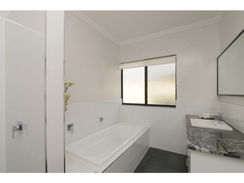 4 Dovedale Street, Harrisdale WA 6112